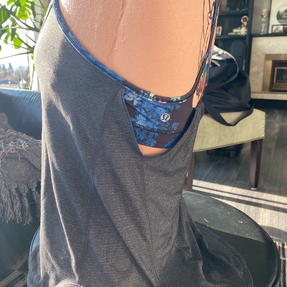 Lululemon Size 8 Tank w built in bra - Picture 3 of 3
